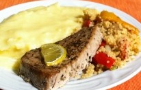 Steak z tuňáka na BIO jáhlích se zeleninkou